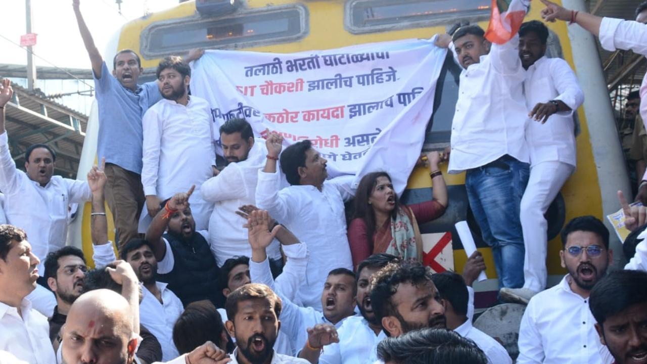 The Mumbai Youth Congress launched a protest at Dadar railway station in Mumbai against the Talathi recruitment, alleging it a scam