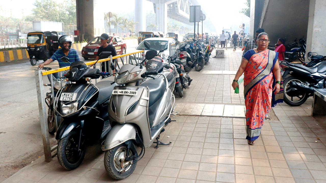 Two-wheelers on a footpath near the Oshiwara bus depot on December 28, 2023. Pics/Anurag Ahire
