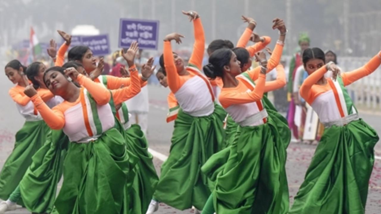 School students perform during the full dress rehearsal for the upcoming Republic day parade in Kolkata
