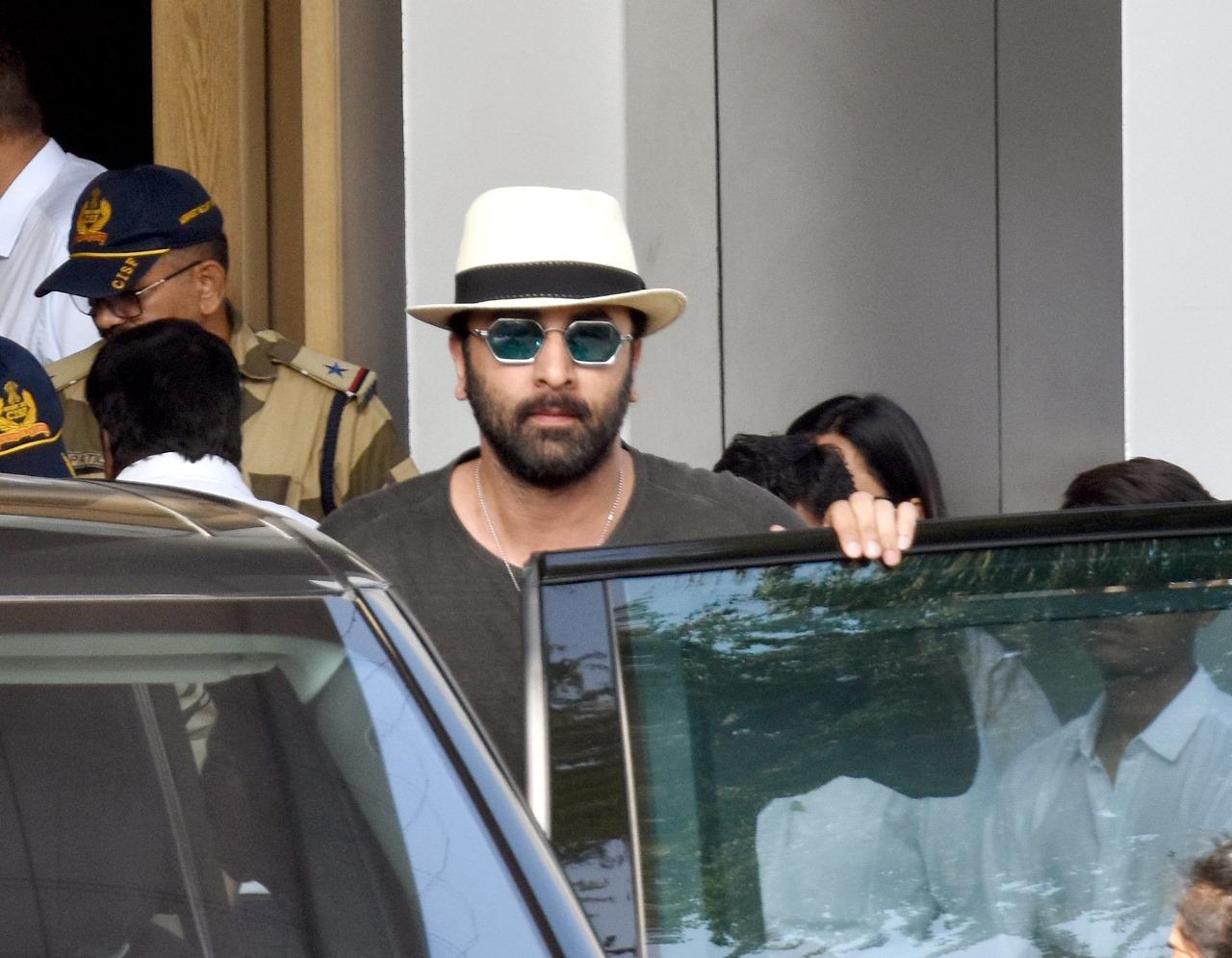 Ranbir Kapoor was spotted at the Kalina airport with his family