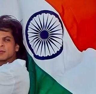 Shah Rukh Khan posted a throwback picture of himself holding the national flag and said, 