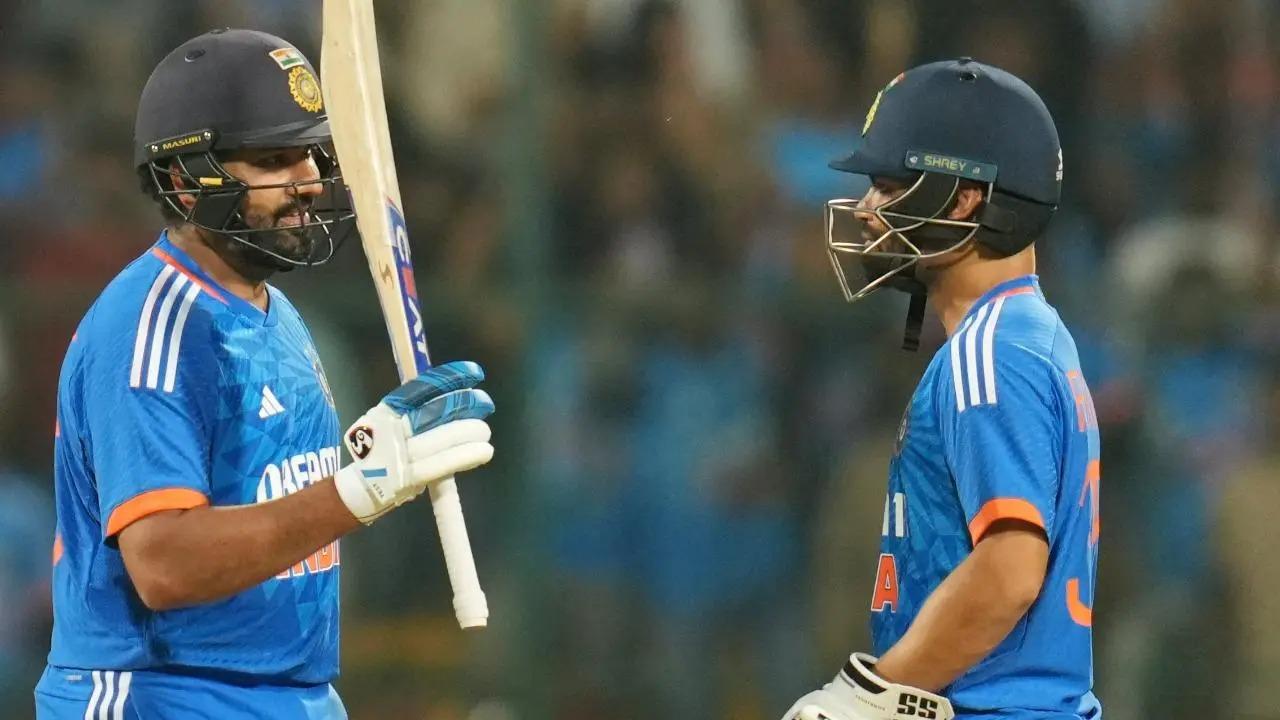 In the final T20I against Afghanistan, Team India lost early wickets of Yashasvi Jaiswal, Virat Kohli, Shivam Dube and Sanju Samson. From there on, Indian skipper Rohit Sharma took the responsibility on his shoulders. Along with him, the 