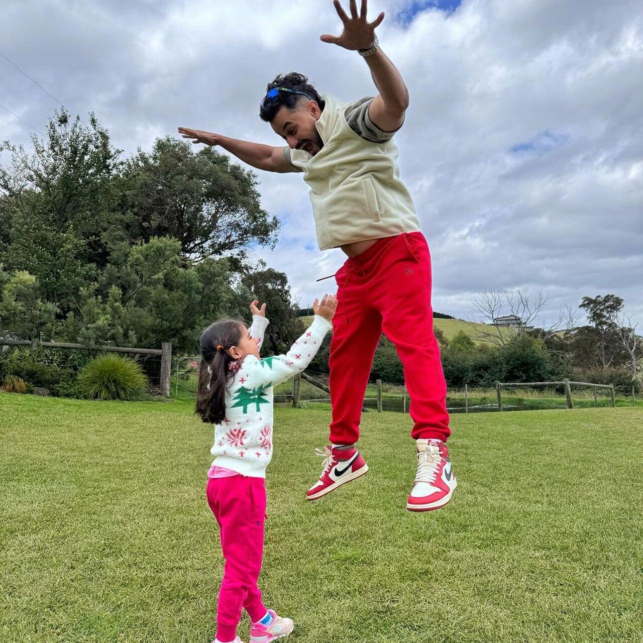 After her father flung her in the air, it was little Inaaya's turn to show her power, and daddy Kunal played his part in entertaining his daughter