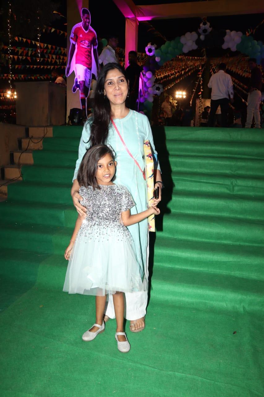 Sakshi Tanwar showed up at the party with her daughter Dityaa. The mother-daughter duo happily posed for the cameras