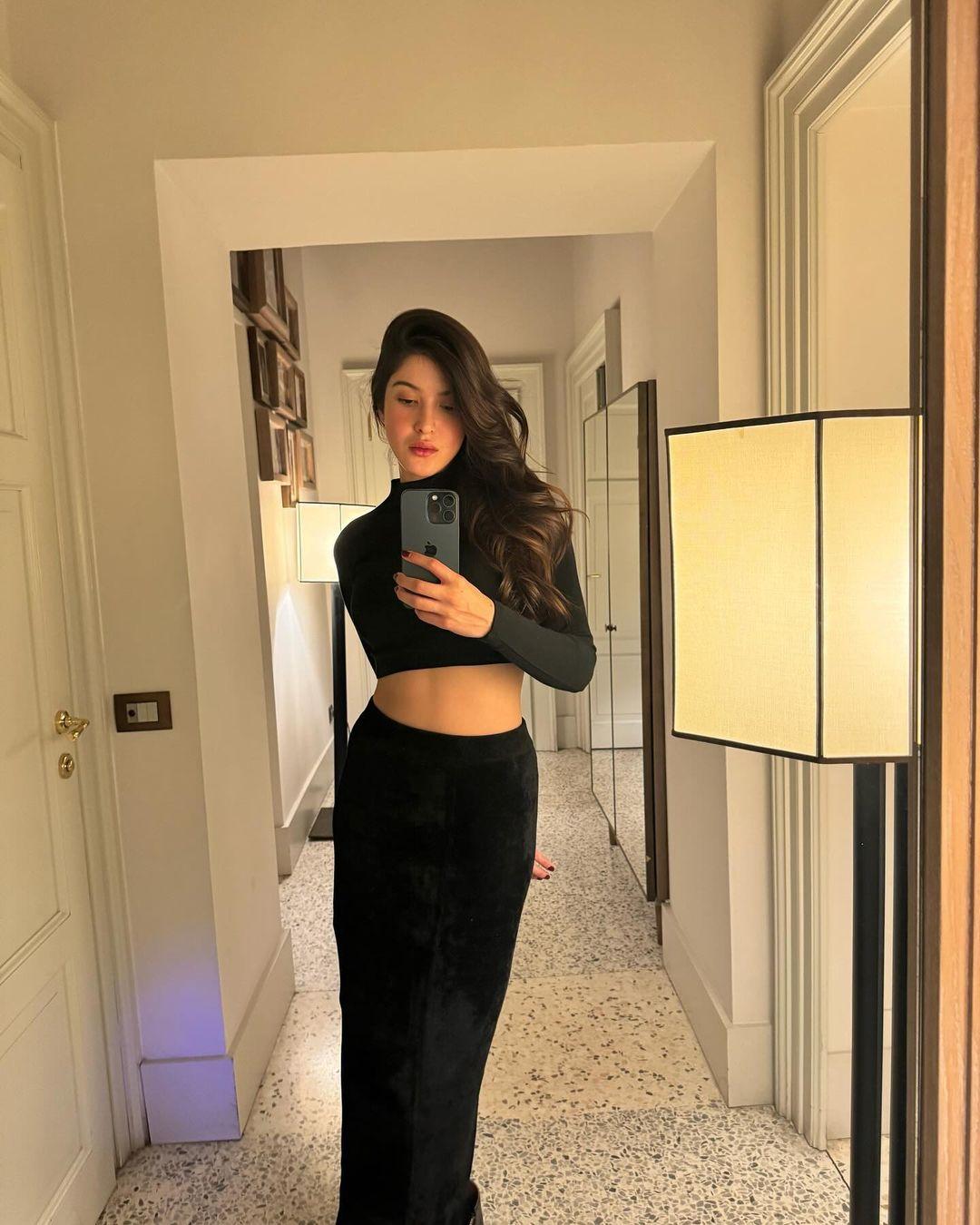 Shanaya Kapoor is currently vacationing abroad. The starlet has been dropping several looks over the weeks but this one co-ord ensemble caught our eye