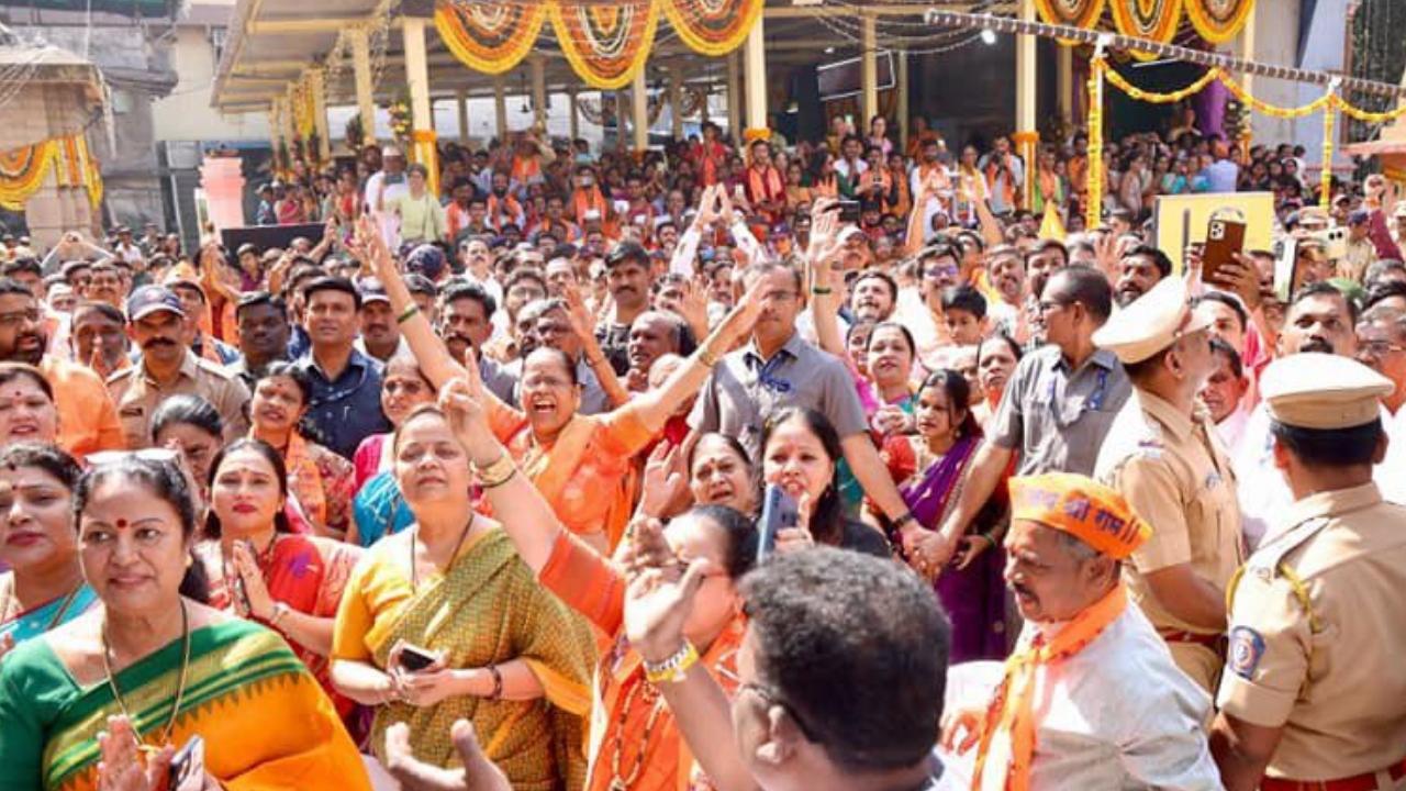 CM Shinde played 'dhol' at the temple soon after the Pran Pratishtha ceremony at Ayodhya. He along with the Shiv Sena karyakartas celebrated the moment