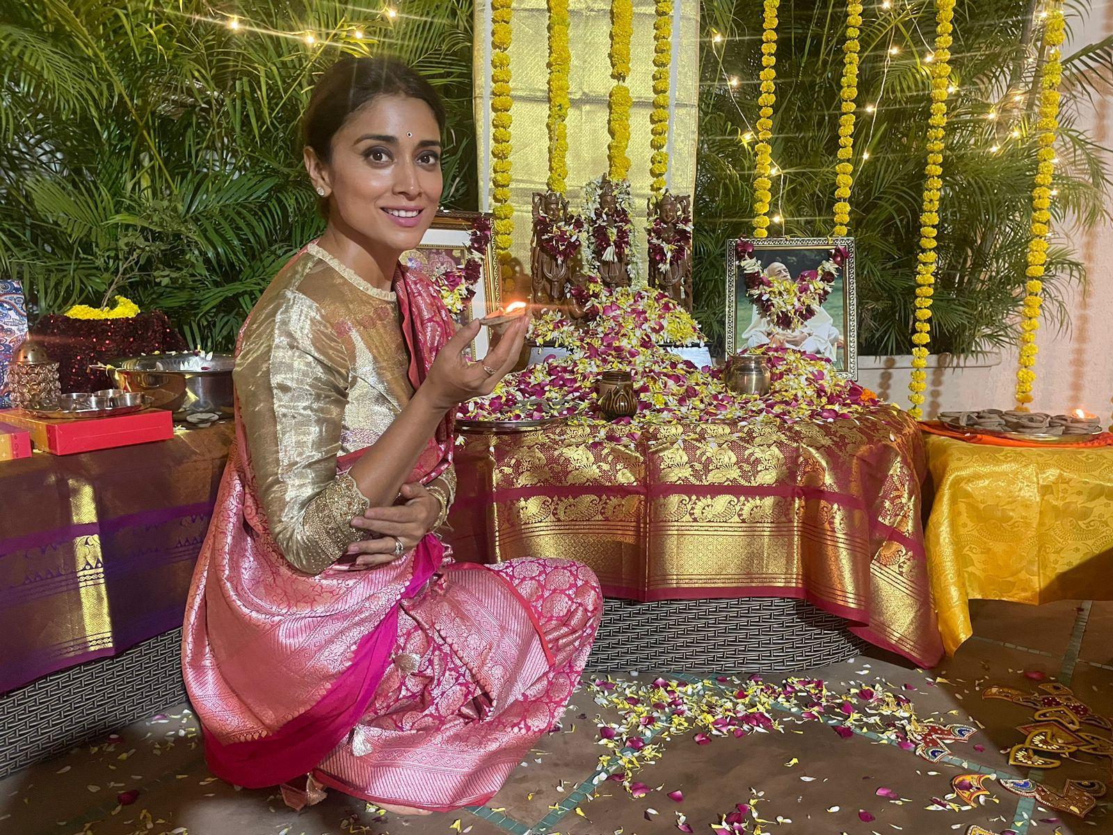 Actress Shriya Saran commemorated the inauguration of Ram Mandir by wearing her wedding saree. While it was a sweet celebration, the actress looked very graceful in her wedding attire. She took to Instagram and wrote, 