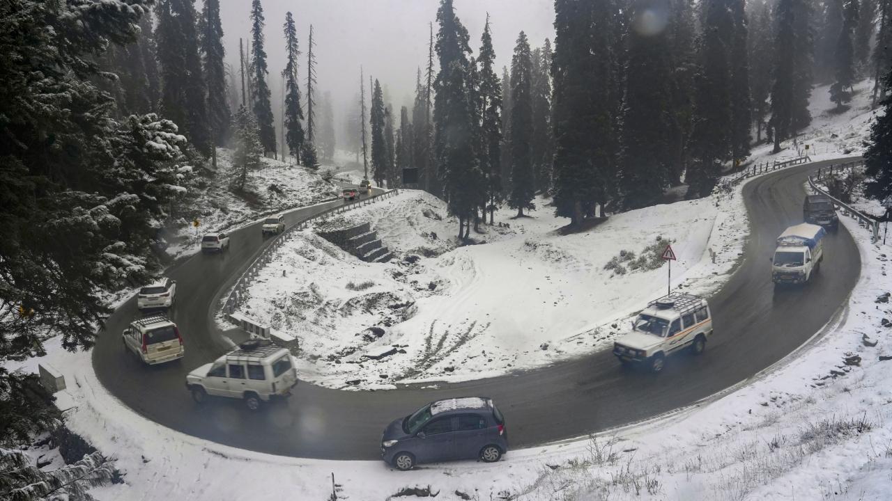 The Meteorological Department has forecast a possibility of light to moderate rain or snow at many places of the Union Territory with chances of heavy snowfall over a few higher reaches like Kupwara, Bandipora, Baramulla, Ganderbal, Shopian, Kulgam and Anantnag districts over the next two days