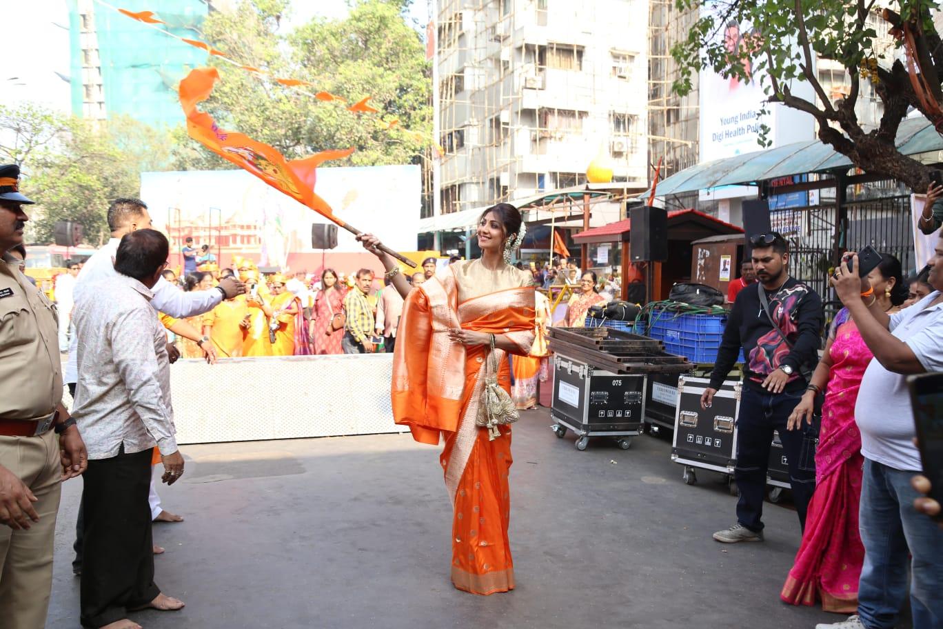 Shilpa Shetty visited Siddhivinayak temple and waved an orange flag with the image of lord ram and Jai Shri Ram written on it