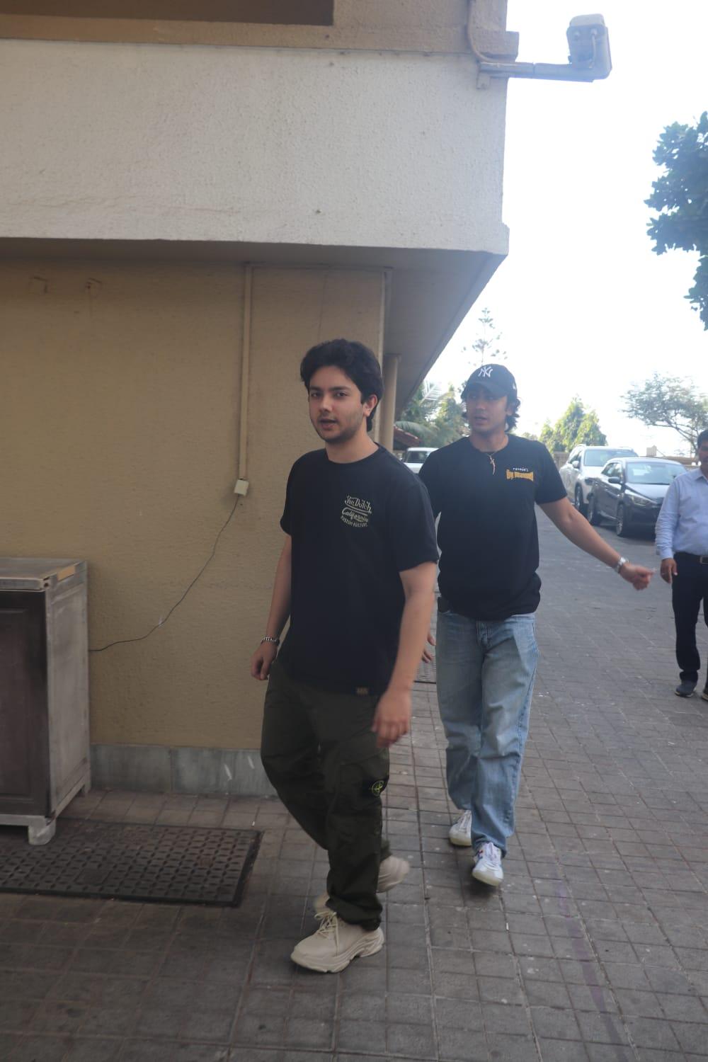 Neervan Khan and Arhaan Khan were snapped at the bandstand for Amrita Arora's birthday party