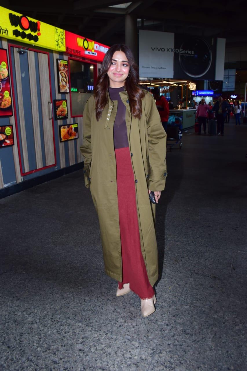 Bigg Boss OTT 2 fame Jiya Shankar was spotted at the Mumbai airport. The actress was seen looking gorgeous in her attire