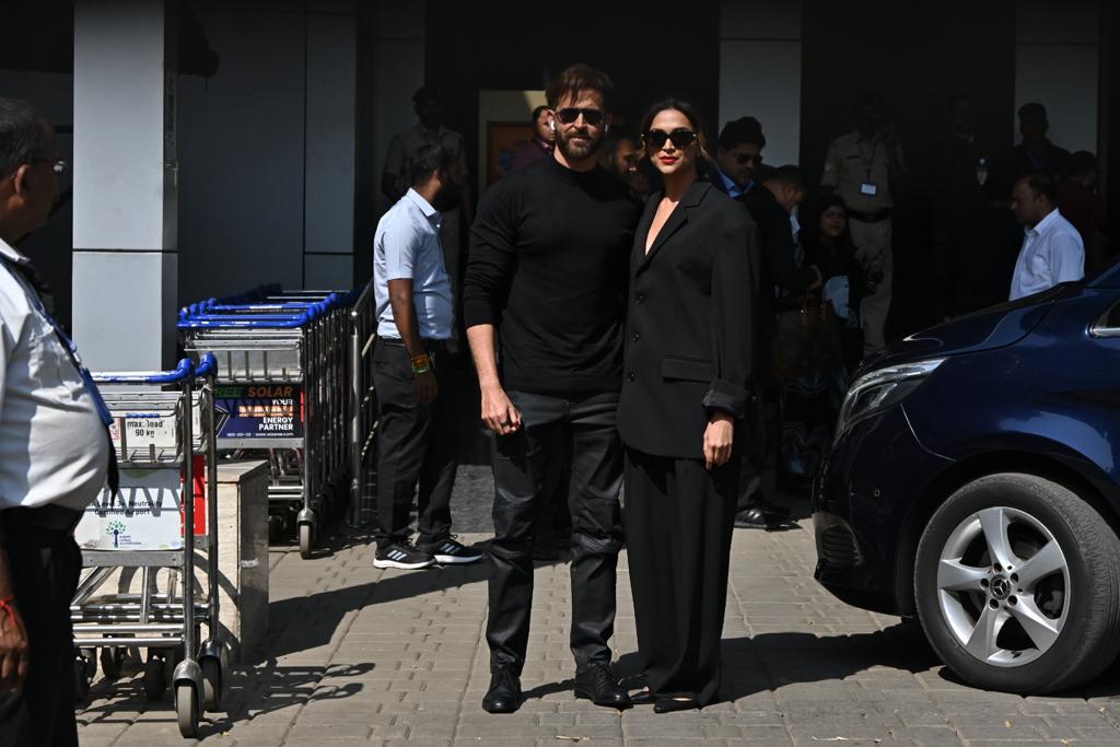 'Fighter' leads, Hrithik Roshan and Deepika Padukone posed for the paparazzi. The two wore colour coordinated outfits