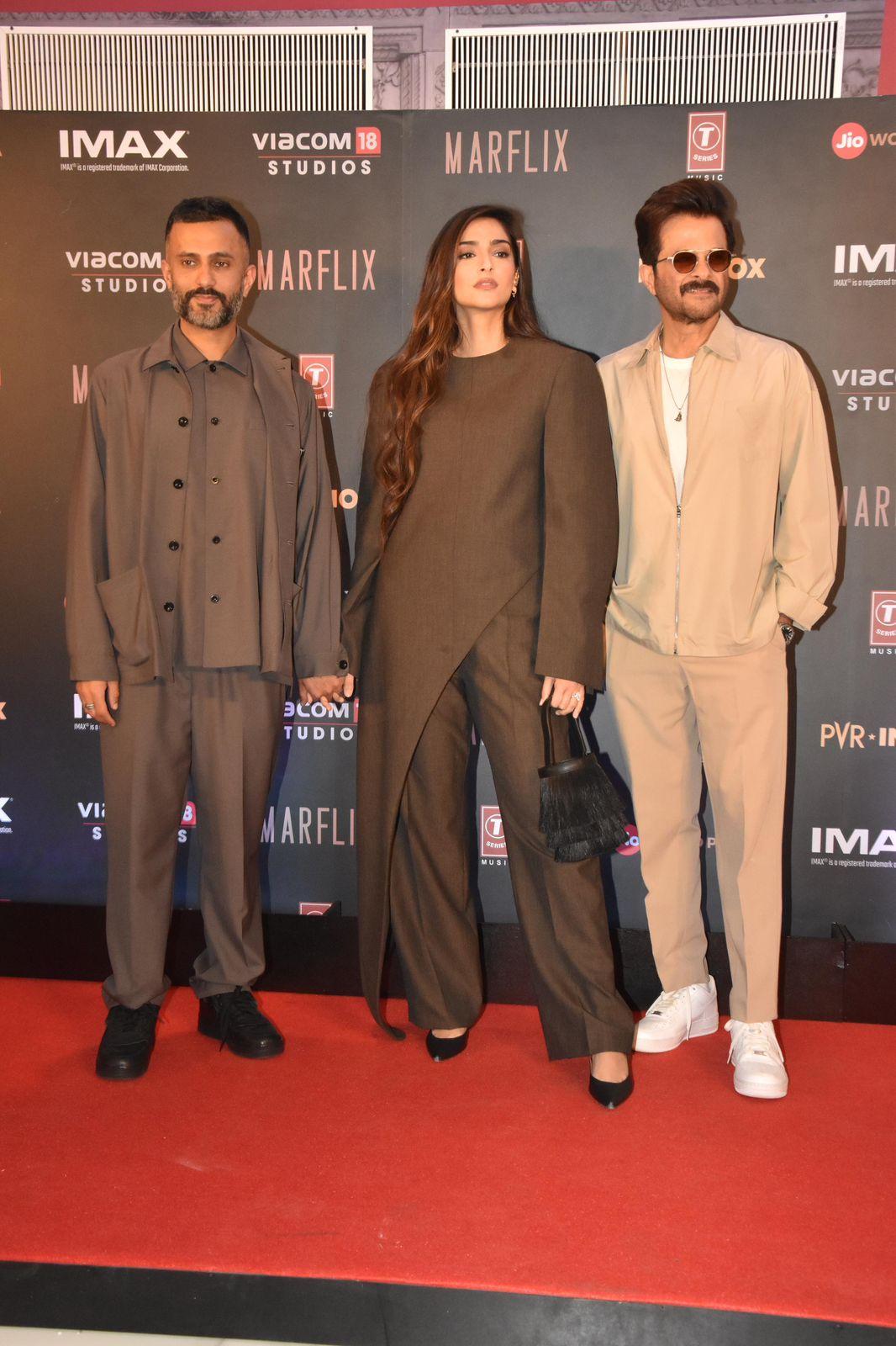 Anil Kapoor's daughter, Sonam joined her father along with her husband Anand to celebrate the movie premiere