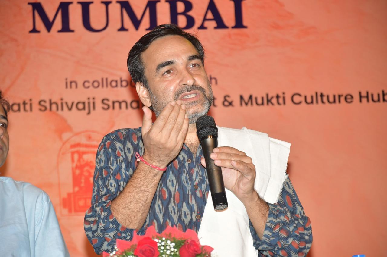 Pankaj Tripathi engages the audience with his stories and wit