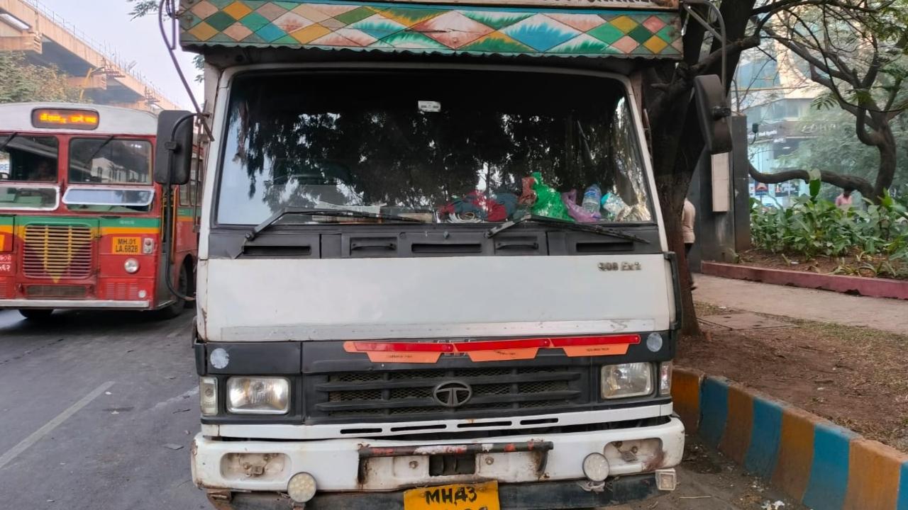 The SUV was transporting nine tonnes of bricks from Bhiwandi area here to Mankhurd in neighbouring Mumbai, Thane Municipal Corporation's disaster management cell official said on Monday