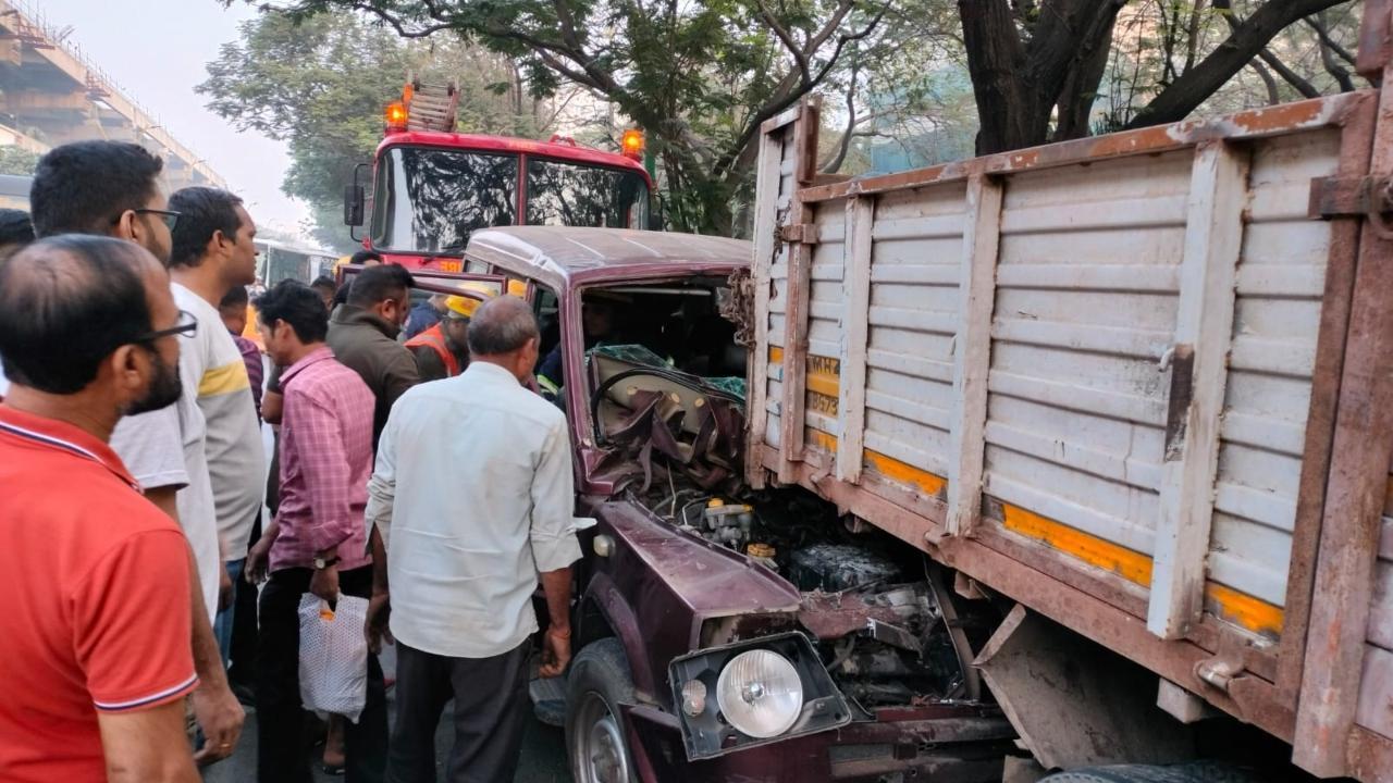 The accident took place at around 7.30 am on Monday in Panch Pakhadi area in Thane. Pics/RDMC