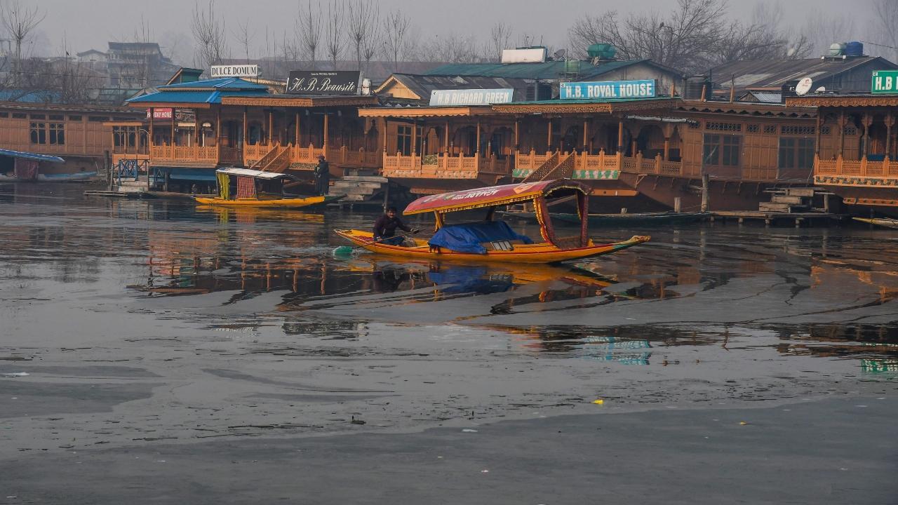 In Pics: Srinagar freezes at minus 5.6 degrees Celsius