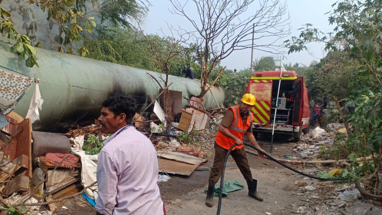 IN PHOTOS: Fire breaks out at huts in Maharahstra s Thane