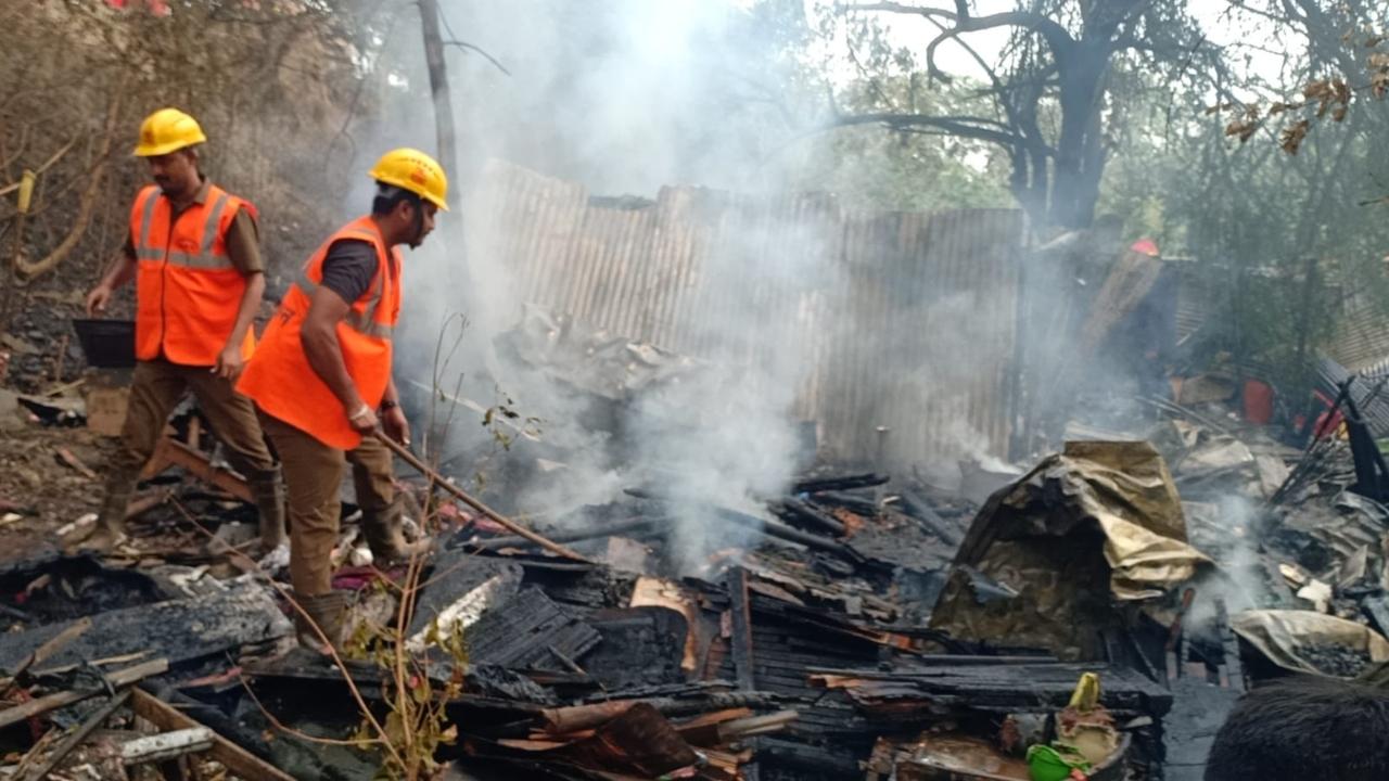 Disaster management officials, Kapurbawdi and Rabodi police personnel, along with fire brigade teams rushed to the spot after receiving the information, the civic officials said