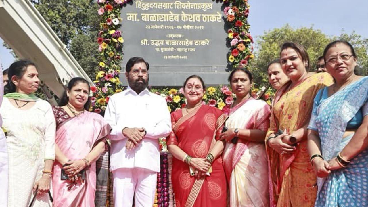 Along with Eknath Shinde several Shiv Sena leaders and supporters were present to pay their tributes to Balasaheb