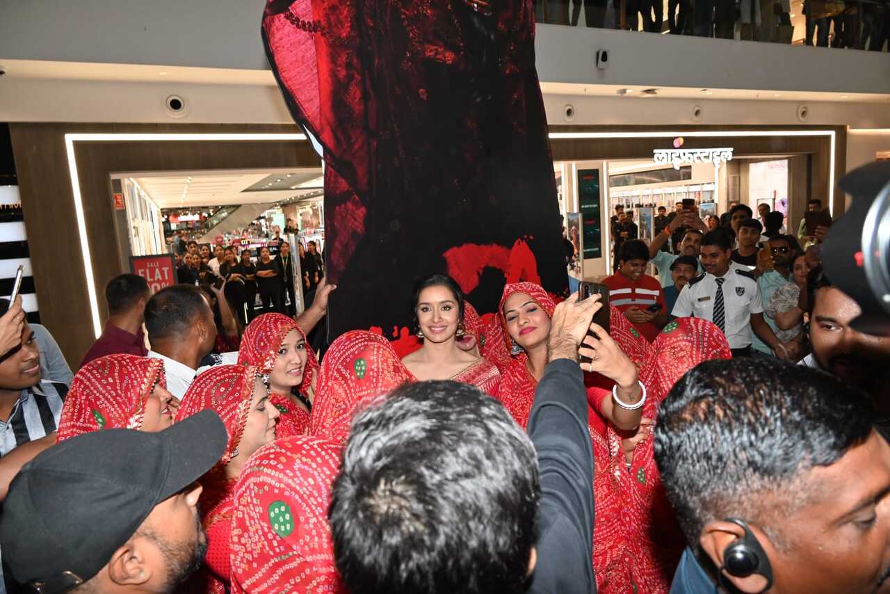 Shraddha was surrounded by people who were dressed to match the theme of the horror comedy