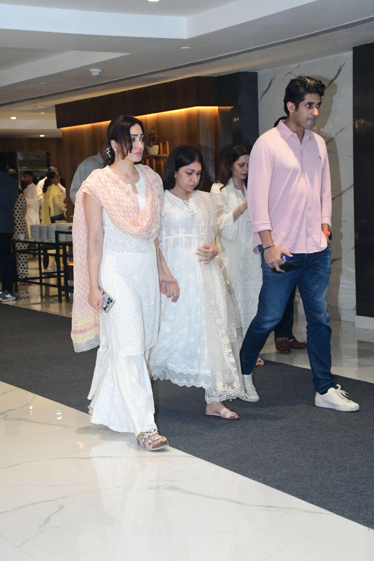 Late Tishaa's cousins Khushalii and Tulsi at the prayer meet