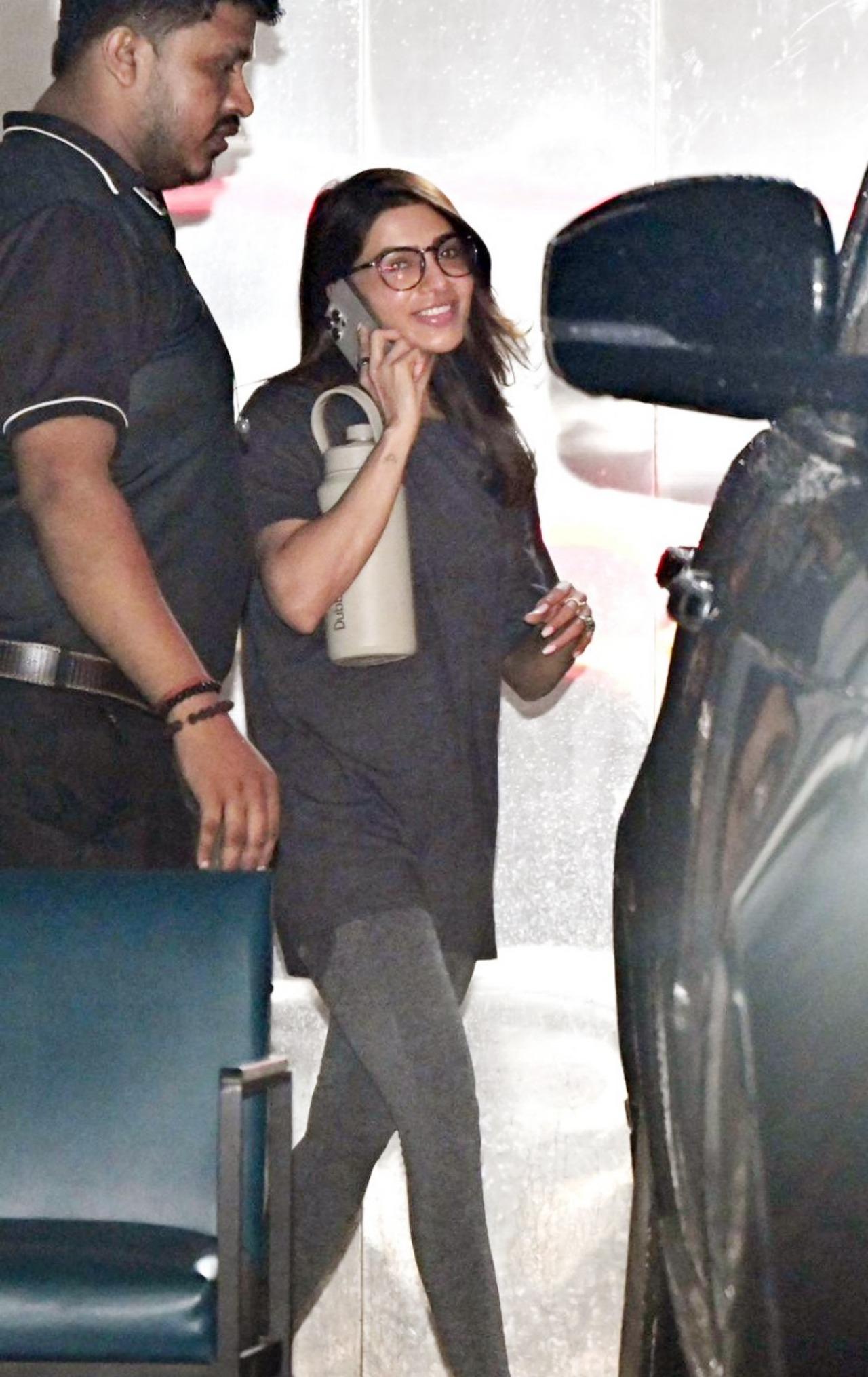 Samantha was busy smiling away on call as she got papped in the city