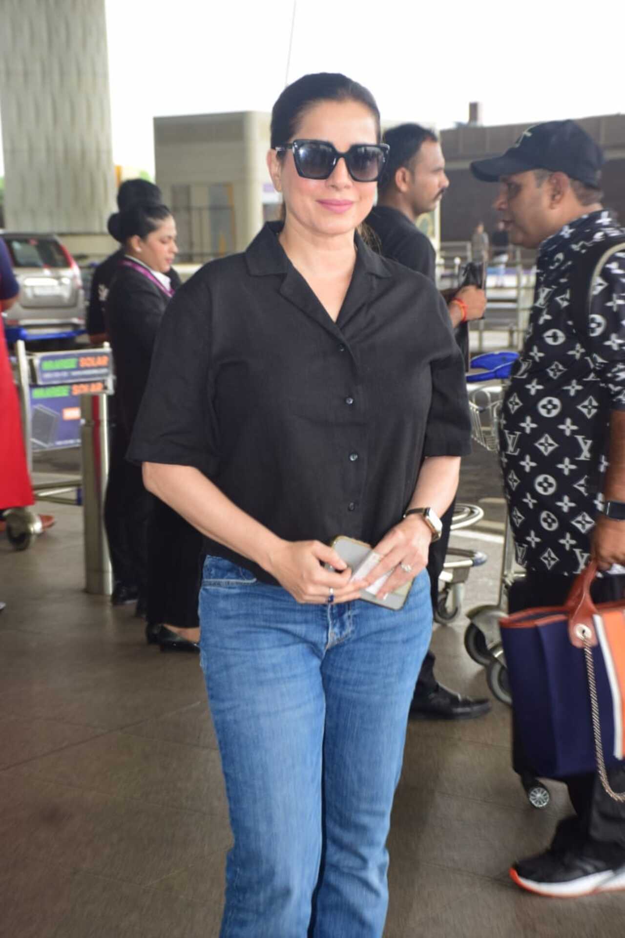 Neelam Kothari spotted at the Mumbai airport