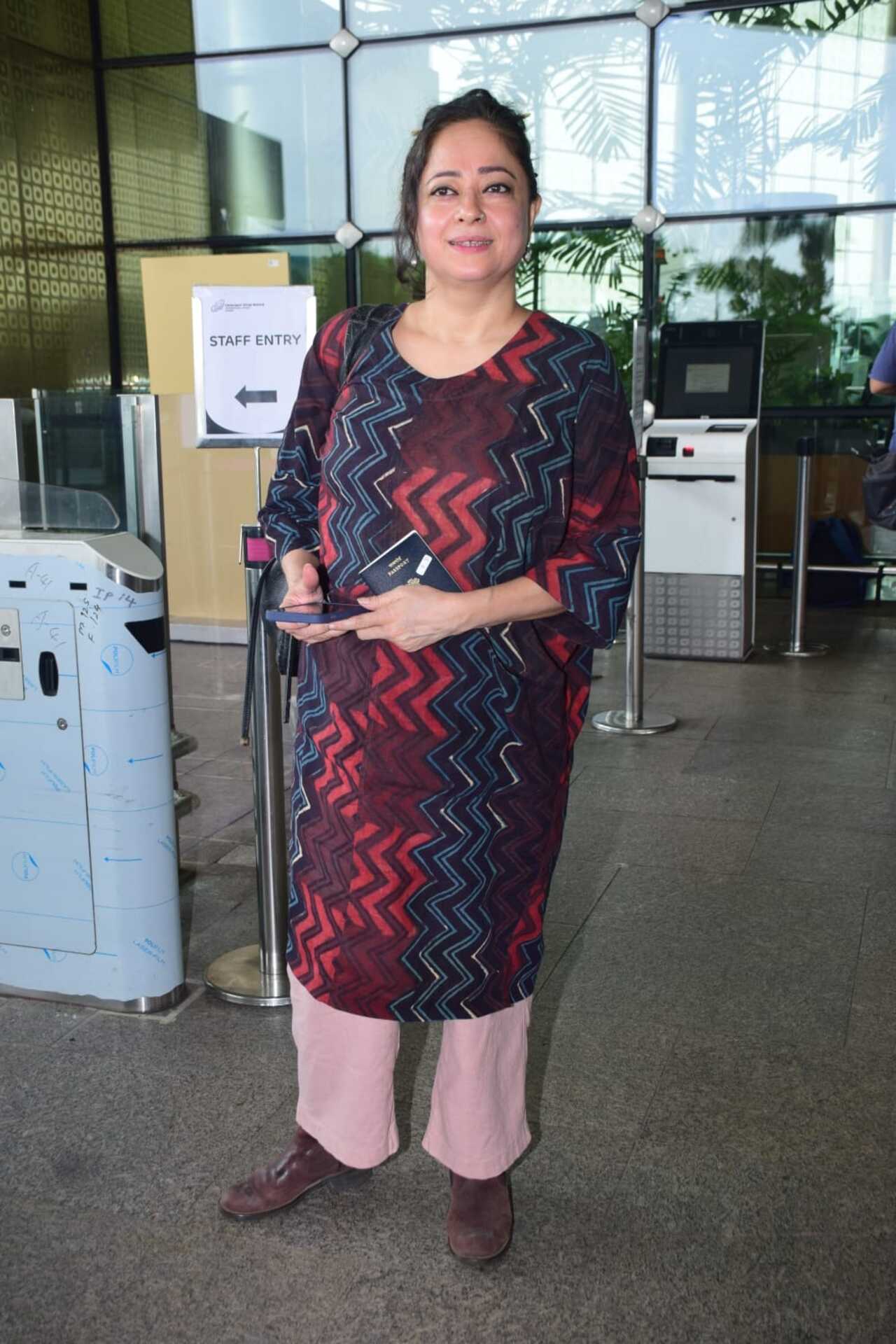 Sheeba Chaddha at the airport