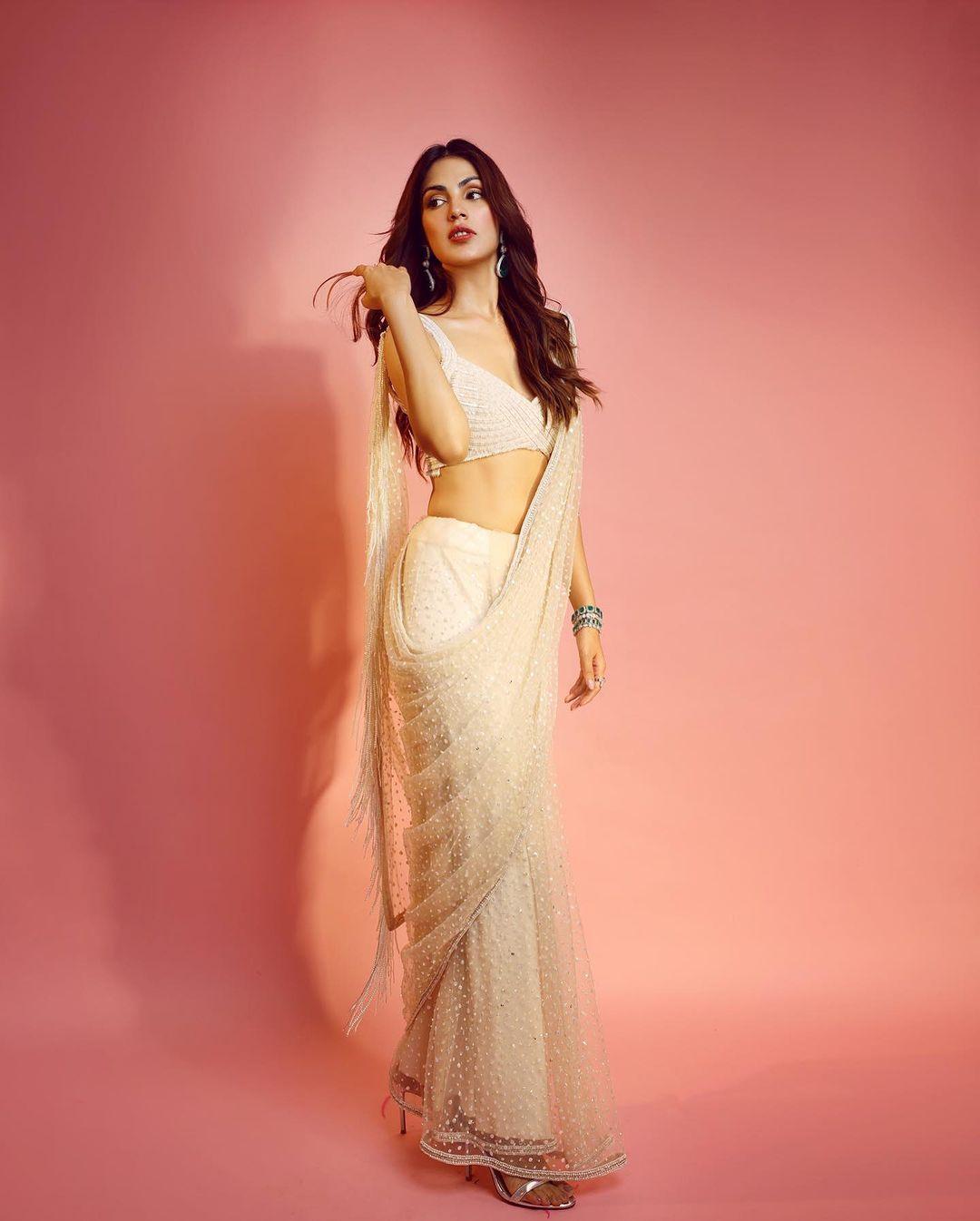 The actress paired her saree with a matching strappy blouse. She left her hair open and wore glossy makeup