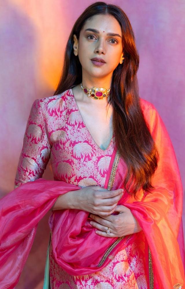 At one of the events, Aditi wore a stunning printed pink kurta paired with a matching sharara