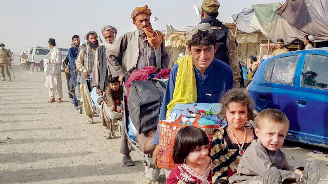 12,000 Afghan migrants deported from Iran, Pakistan