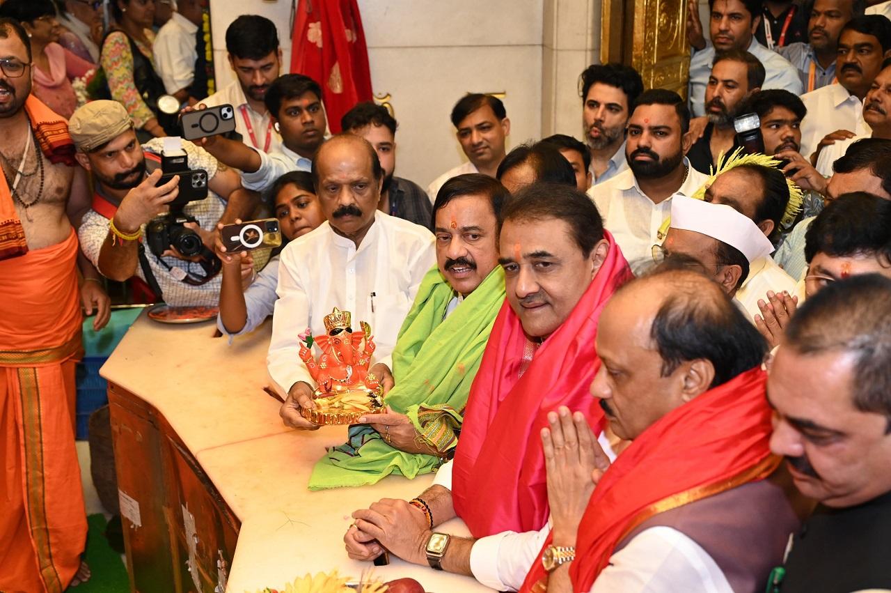 Pawar and his entourage travelled in a bus to the temple from the party office near Mantralaya (state secretariat)