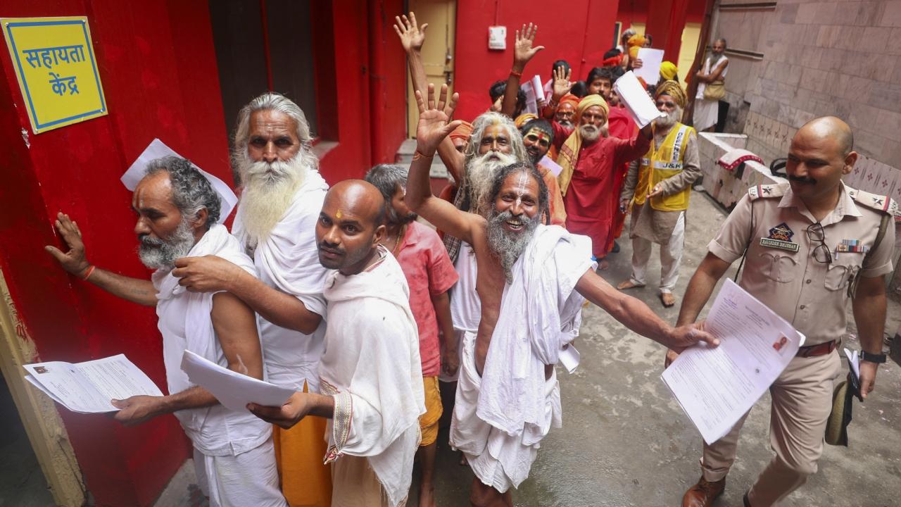 The Amarnath Yatra began on Saturday from the twin tracks -- the traditional 48-km Nunwan-Pahalgam route in Anantnag and the 14-km shorter but steeper Baltal route in Ganderbal