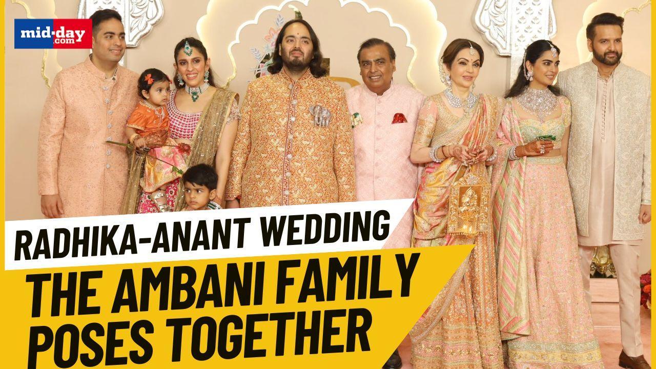  Ambani Family Poses Together In Wedding Outfits | Radhika-Anant Ambani’s Weddin
