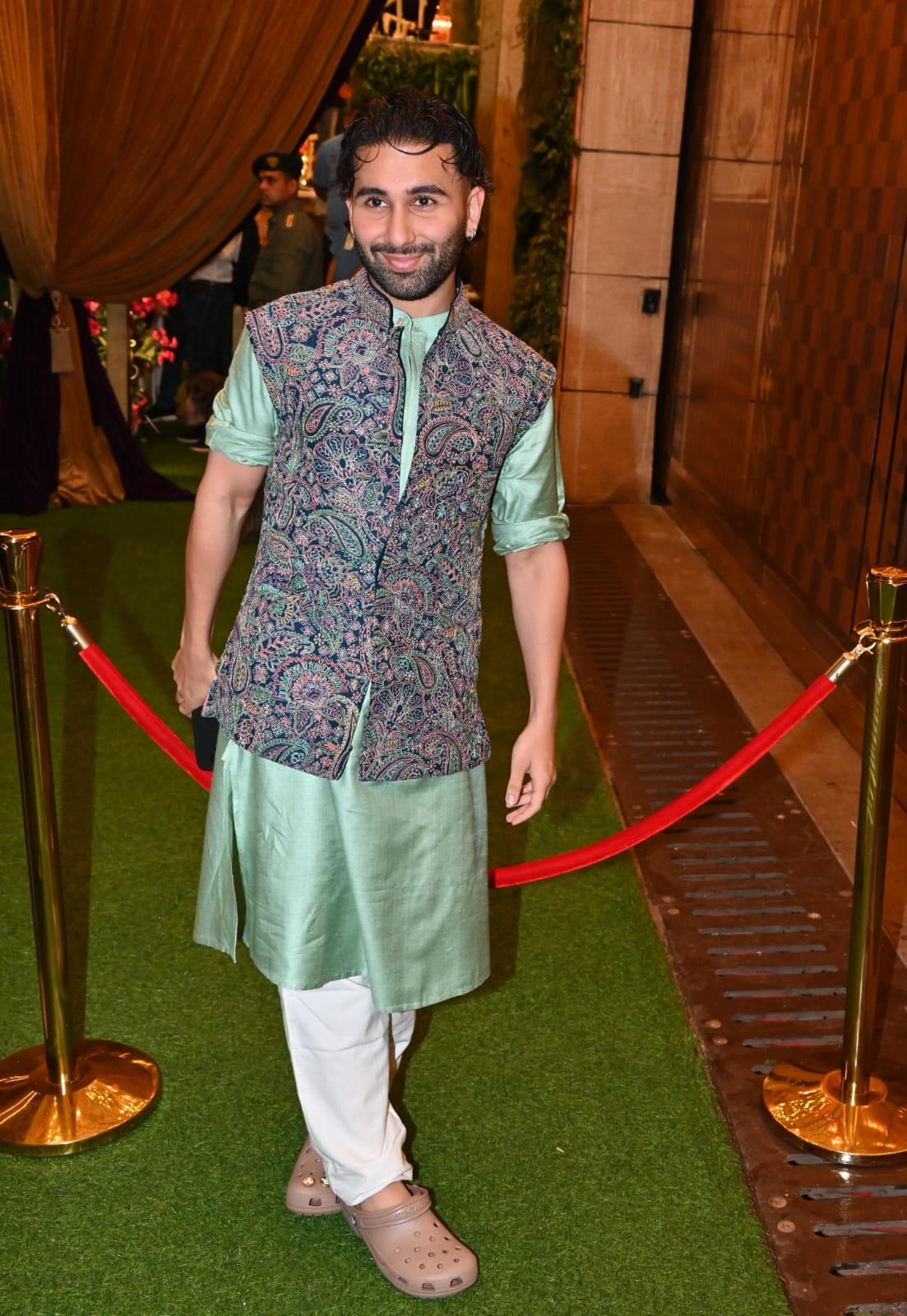 Orry wore a green kurta and paired it with white pyjama and Nehru jacket