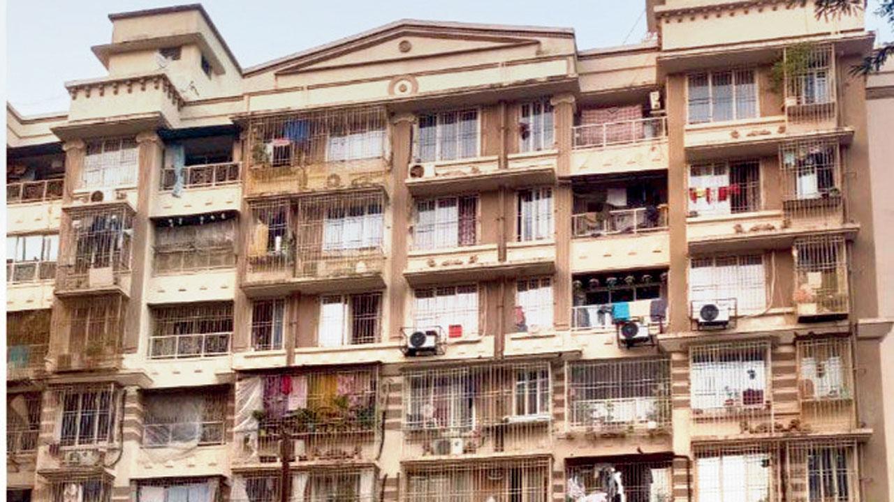 Mumbai man accused of usurping Andheri flat told to vacate it 