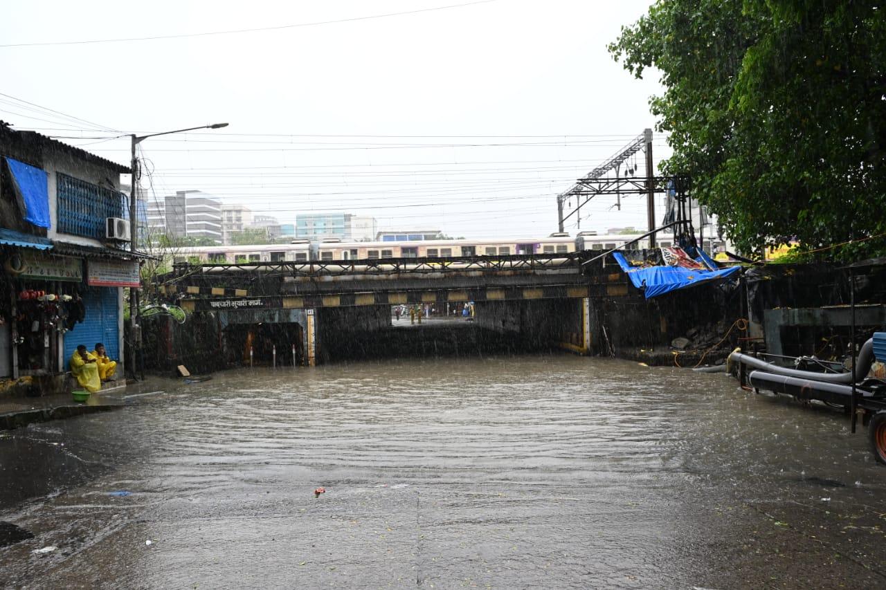 The Regional Meteorological Centre (RMC) in Mumbai has issued a yellow alert for heavy rainfall in the city, effective until July 24