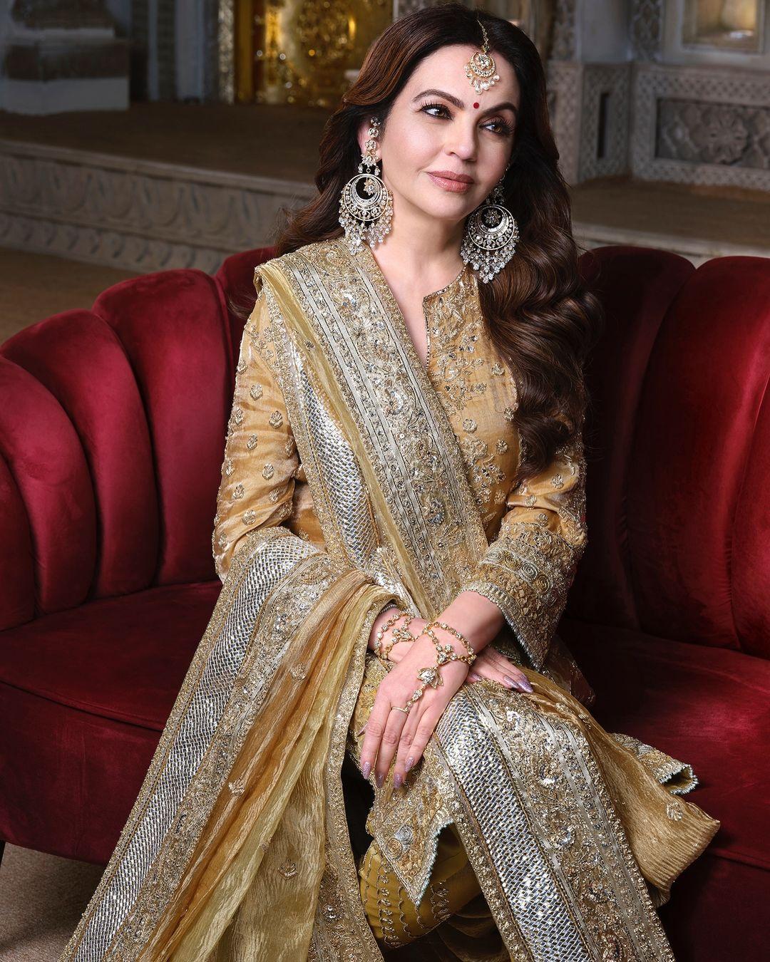 Nita left her hair open in her signature soft curl style and wore heavily intricate jewellery