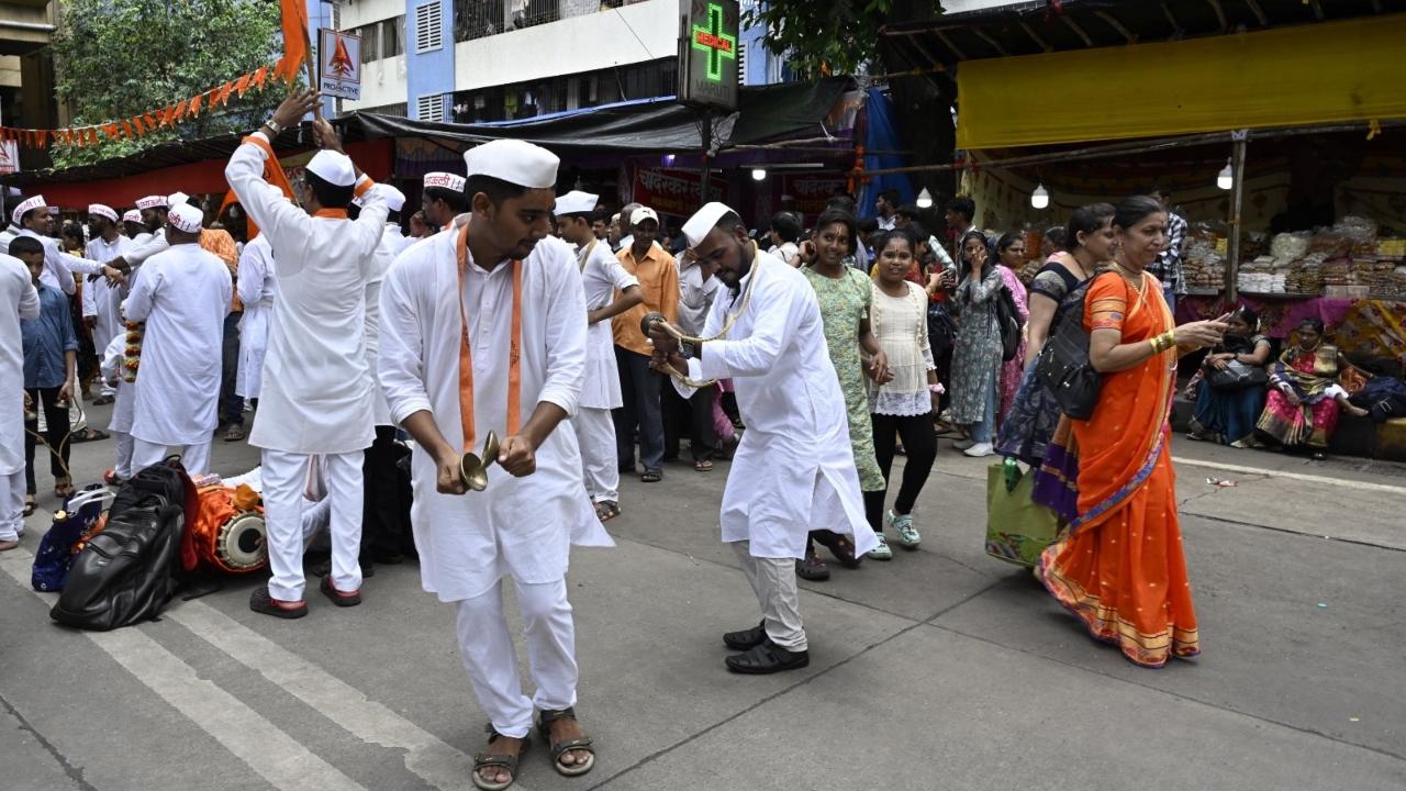 Mumbai traffic police issued new traffic restrictions ahead of Aashadi Ekadashi, closing several routes in Wadala and Dadar from July 16 to July 18