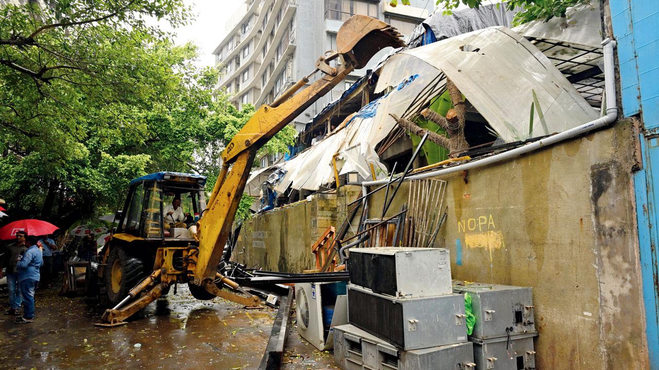 The BMC demolishes illegal portions of the Global Tapas Bar. Pic/Anurag Ahire