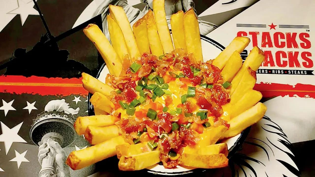 Crispy French fries are topped with savoury crispy bacon bits and rich melted cheddar cheese curd, smothered in delicious gravy for a decadent classic Canadian dish.AT Stacks and Racks, New Link Road, Malad, Ram Nagar, Malad West.TIME 12 pm to 11.30 pmCALL 8767676866COST Rs 199