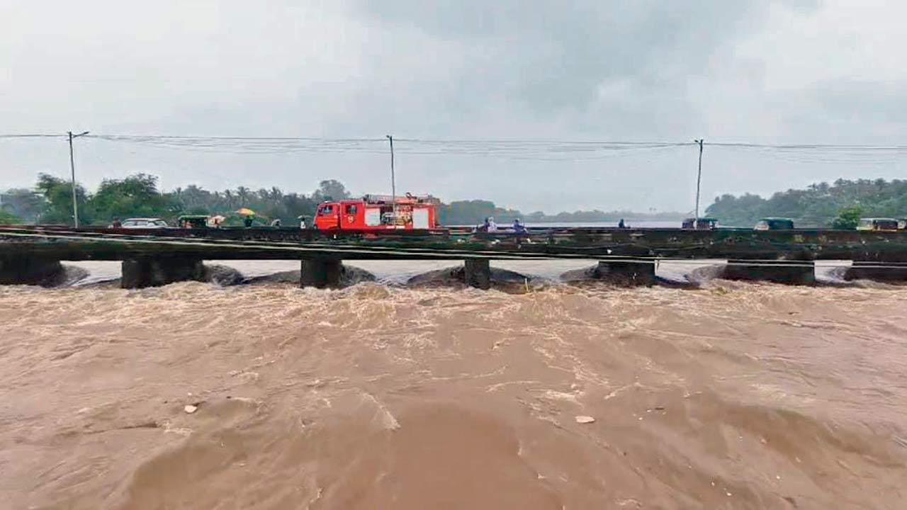 Mumbai: Landslides, houses collapse; transport chaos after deluge