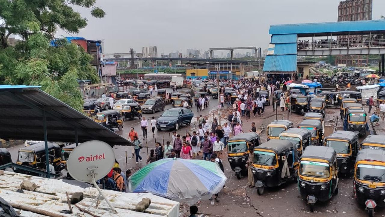 The fact that it has a shared fare is an argument for another day, for starters, even getting transport on a regular day seems like an uphill task like today. It only gets worse because it is extremely filthy speaks of how much attention is given to civic issues in the city.
