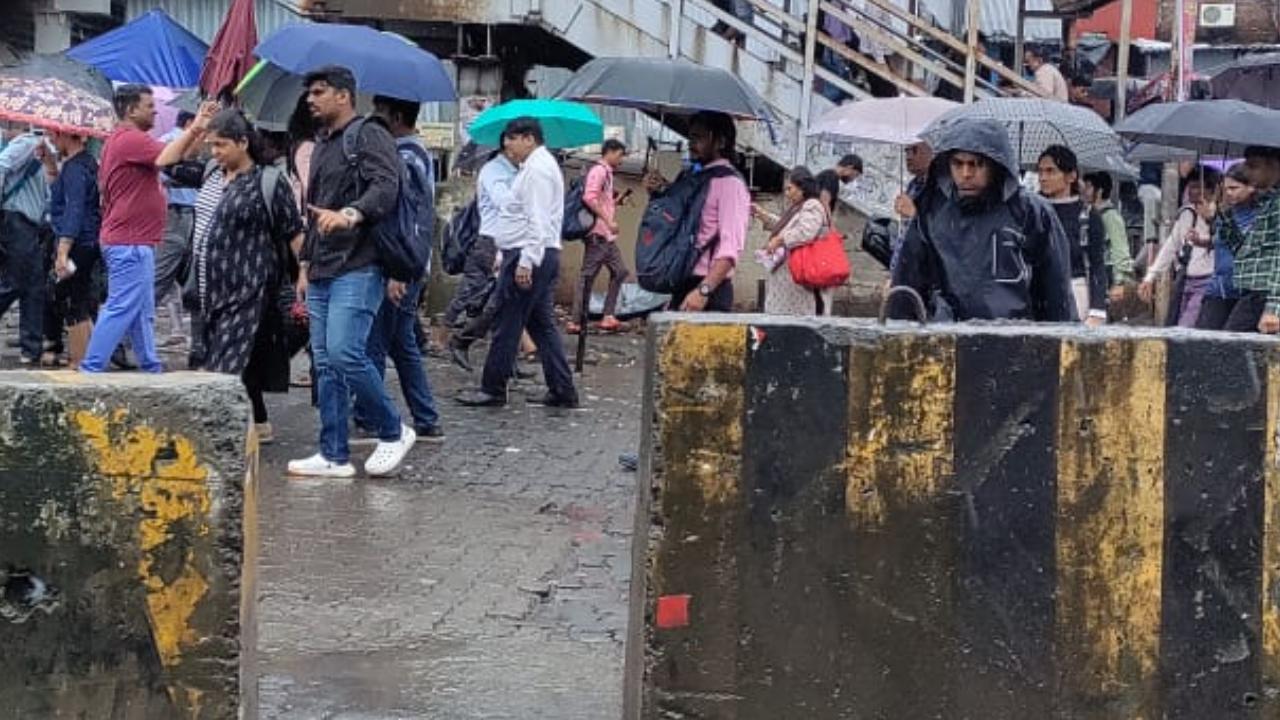 While the yelling of 'MHADA, Guru Nanak, Government Colony, Family Court' is absent on rainy days because they are stuck in traffic, commuters travelling from all over including the infamous Virar local train on the western line or from Kalwa, Mumbra and beyond on the Central line, have to deal with chaos.