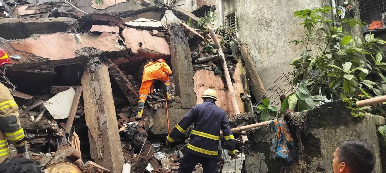 Navi Mumbai building collapse: Arrange all necessary aid, CM tells civic chief