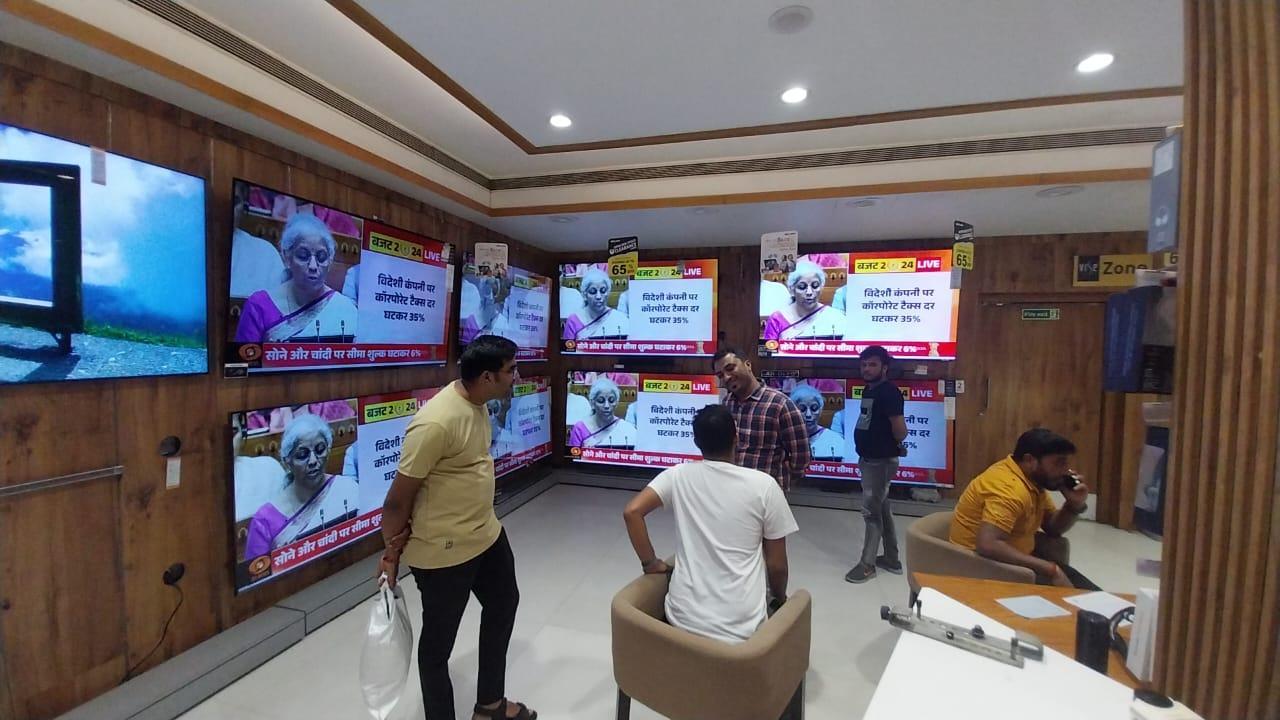 In Photos: Mumbaikars watch FM Nirmala Sitharaman presenting Union Budget 2024