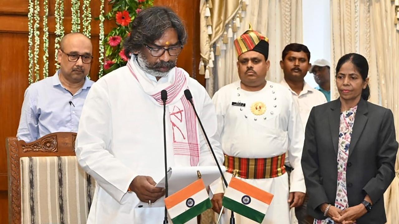 Hemant Soren was administered the oath of office and secrecy by Governor C P Radhakrishnan at the Raj Bhavan in Ranchi.
