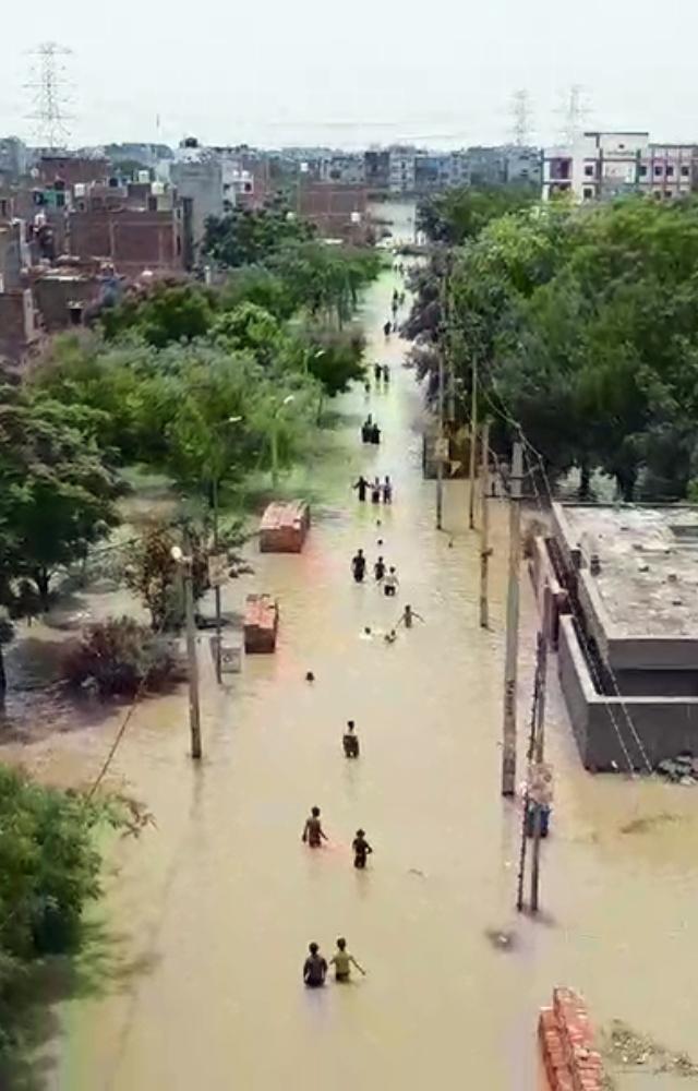 The water from the barrage of Munak canal entered the J, K and L blocks of the colony in northwest Delhi