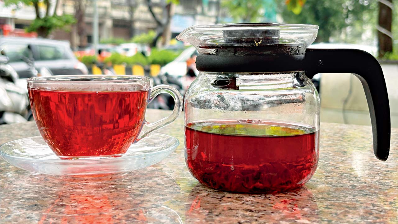 Hibiscus oolong tea